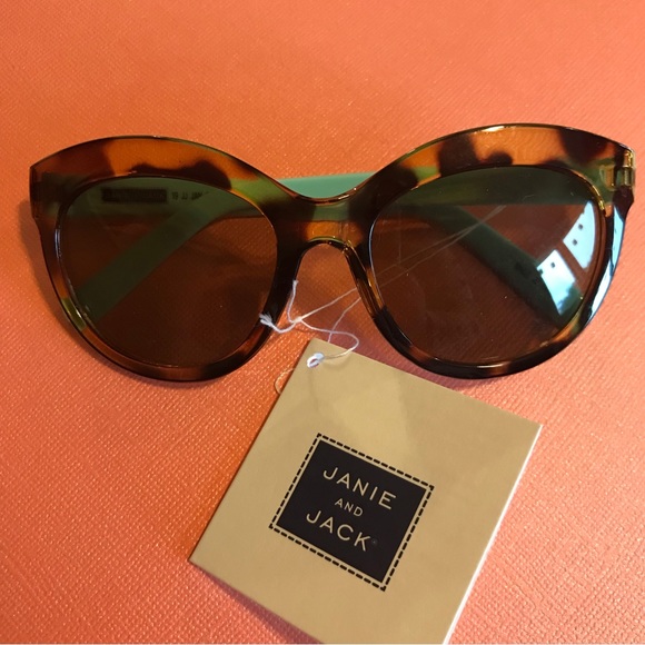 Meet your Posher, Rachel! 15% off of 2 or more bundles! Posh Ambassador II 💛 - Picture 14 of 17